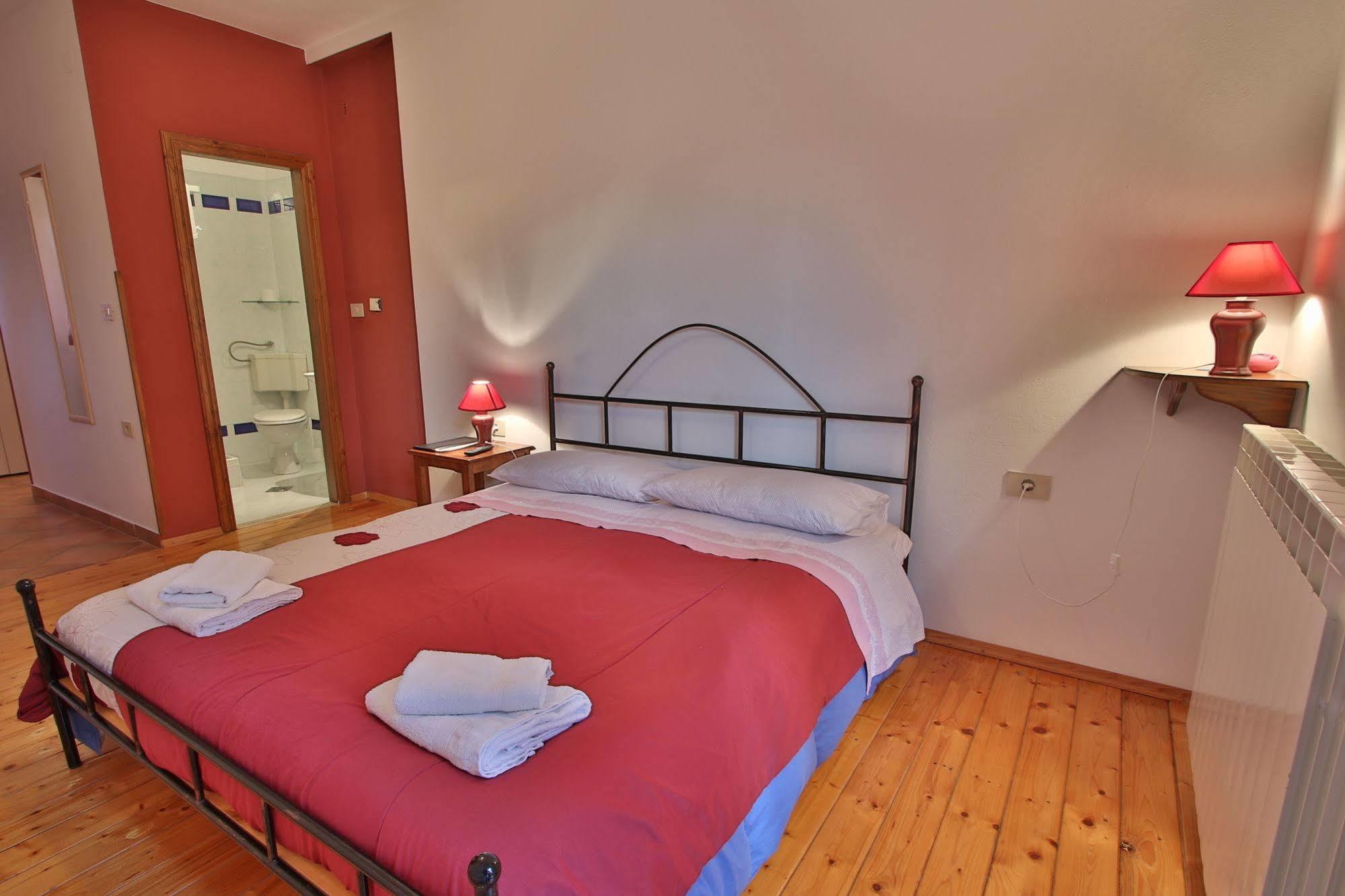 Rooms And Apartment Feral Rovinj Exterior foto
